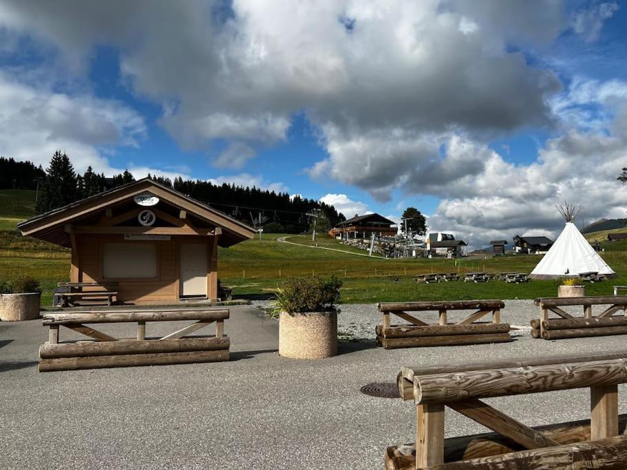 Appartement La Clusaz Avec Terrasse Sur Les Pistes De Ski Маніґо Екстер'єр фото
